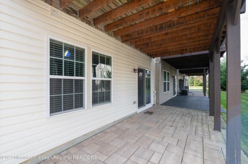 16 Pate Dr, Middletown NJ 07748-1700 exterior