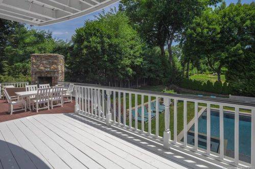 5 Mansfield Pl, Westport CT  06880-5045 exterior