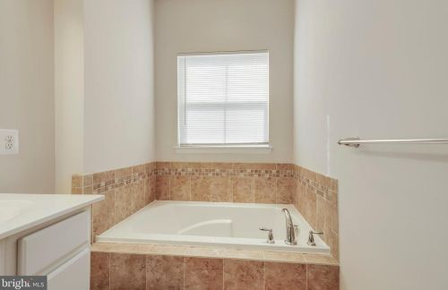 553 Fox River Hills Way, Glen Burnie MD 21060-8489 exterior