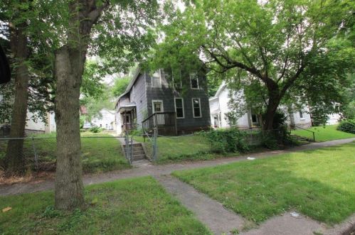 733 Clancy Ave, Grand Rapids, MI 49503-1536