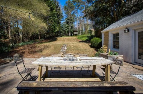 962 Cardova Dr, Atlanta GA 30324-4213 exterior