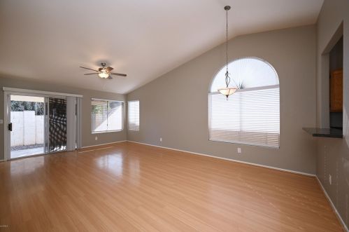 7043 28th Ave, Phoenix AZ  85051-8452 exterior