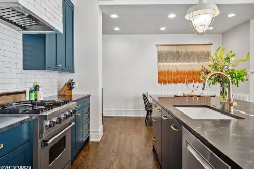 2044 Bissell St, Chicago IL 60614-4206 exterior