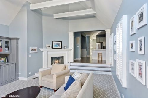 1828 Barry Ave, Chicago IL 60657-2042 exterior