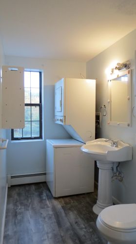 48 Westville Rd, Plaistow NH 03865-2950 exterior