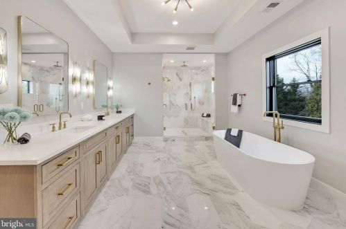 1422 Mayflower Dr, Mc Lean VA 22101-5615 exterior