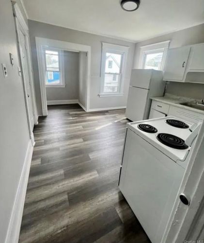 1 Gray St, Poughkeepsie, NY 12603-2711