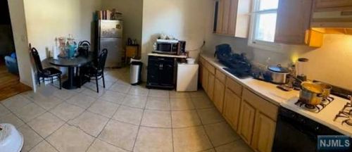 224 7th St, Newark NJ  07102-2413 exterior