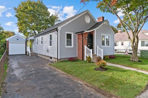 40 Aldine St, Providence, RI 02909-3906