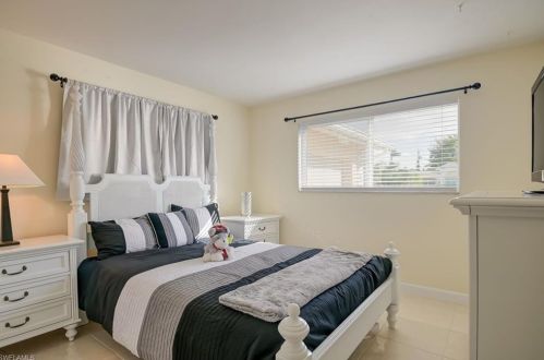 805 97 Ave, Naples FL 34108-2284 exterior