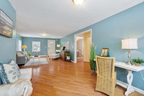 297 Main St, Seabrook NH 03874-4621 exterior