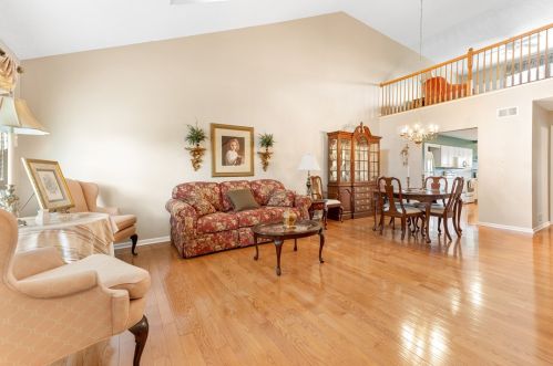 1056 Duncan Ln, Pittsburgh, PA 15236-1679