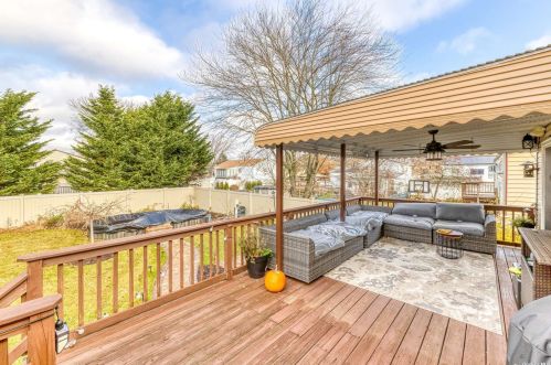 8 Linda Ln, Babylon NY exterior