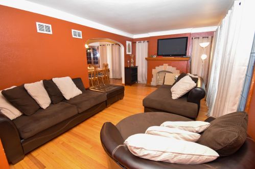 3308 46th St, Milwaukee, WI 53219-4824