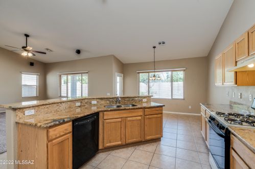 9426 Stonebrook Dr, Tucson, AZ 85743-5485