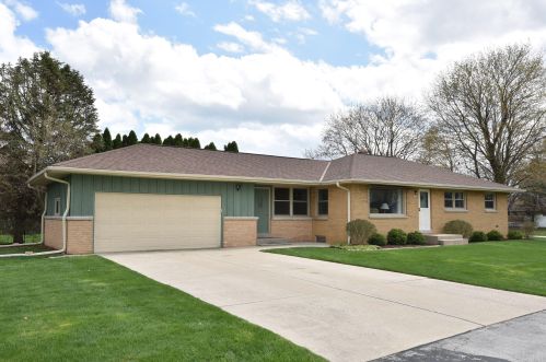 7644 48th St, Milwaukee, WI 53223-4469