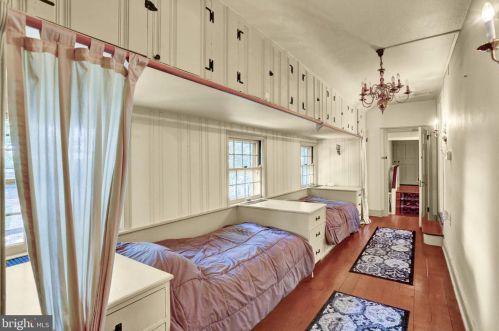 886 Vaughn Rd, Pottstown PA exterior