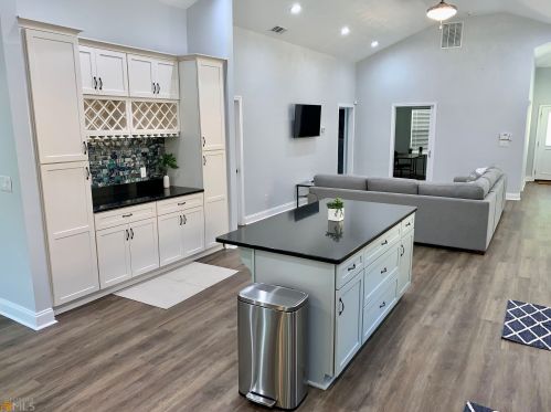 2062 Detroit Ave, Atlanta GA  30314-1105 exterior