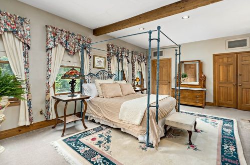 654 Bower Hill Rd, Pittsburgh PA 15243-2040 exterior