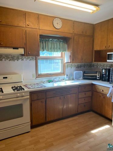 3217 Vernon St, Duluth, MN 55806-1324