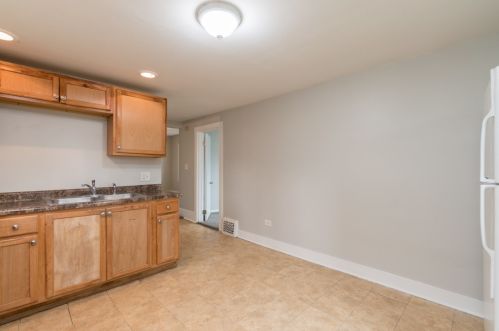 419 Ctr St, Waukegan IL 60085-3830 exterior