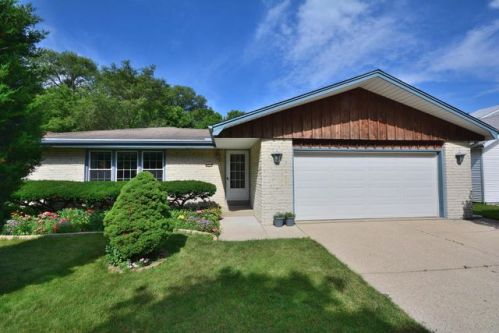 4425 47th St, Milwaukee, WI 53220-3614