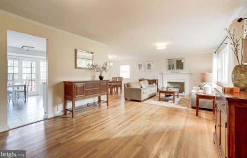 6184 Hardy Dr, Mc Lean VA  22101-3111 exterior