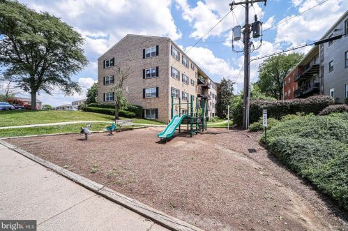 5801 Quantrell Ave, Alexandria VA 22312-2715 exterior