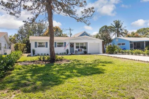 1096 Rordon Ave, Naples FL 34103-4577 exterior