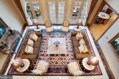 896 Alvermar Rdg Dr, Mc Lean VA 22102-1439 exterior