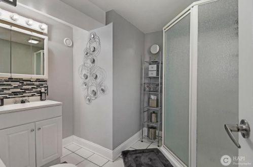 5732 64 Pl, Chicago IL 60638-5530 exterior