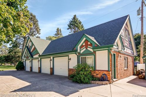 2703 Pointe Tremble Rd, Algonac MI 48001-4255 exterior