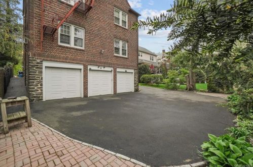 376 Hayward Ave, Mount Vernon NY 10552-1606 exterior