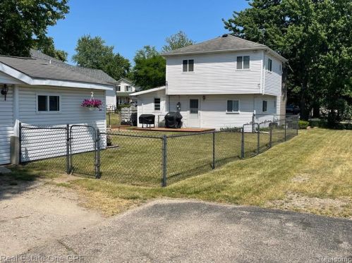 3626 Harrison Ave, Rochester, MI 48307-5630