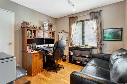 27 Pawnee Dr, Commack NY 11725-4211 exterior