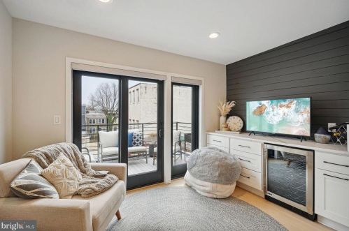 1733 Independence Ave, Washington DC  20003-1637 exterior