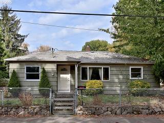 1529 Bush St, Portland, OR 97202-3838