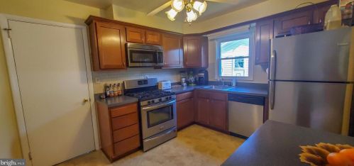 905 1st St, Rockville MD 20850-1444 exterior