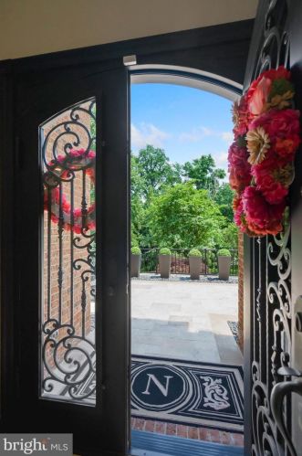 624 Live Oak Dr, Mc Lean VA 22101-1563 exterior