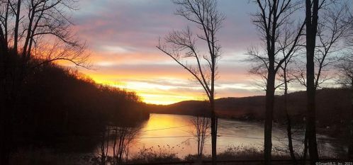 303 Mamanasco Rd, Ridgefield CT 06877-2425 exterior