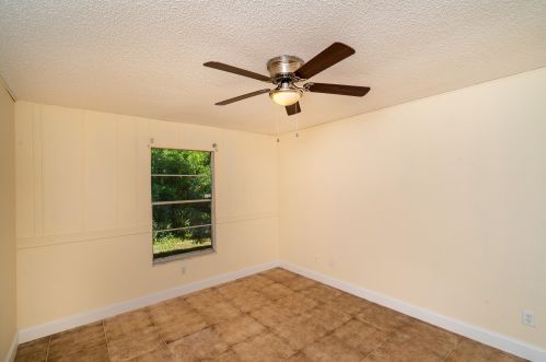 2410 Summit St, Fort Pierce FL  34984-5067 exterior