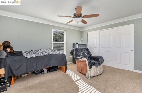 1180 Ridgemont Pl, Concord CA 94521-4831 exterior