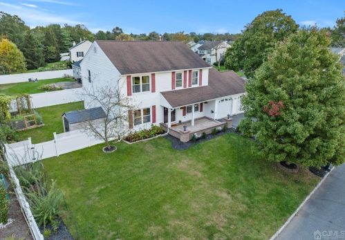 2 Thatcher Ct, Edison NJ  08820-2948 exterior