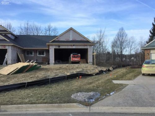 698 Shoreline Dr, Fenton, MI 48430-4156