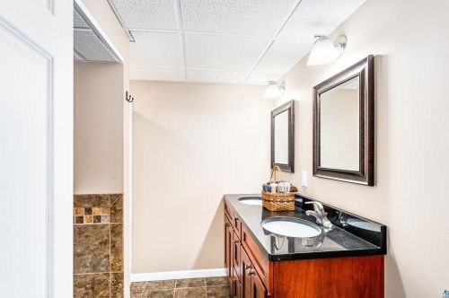 4424 Oakley St, Duluth MN 55804-1227 exterior