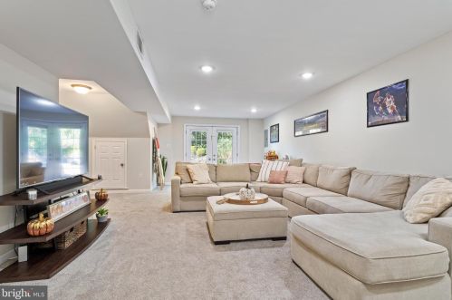 15 Linda Ln, Chester PA 19014-1870 exterior