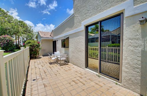 22 Hampshire Ln, Boynton Beach FL 33436-7414 exterior