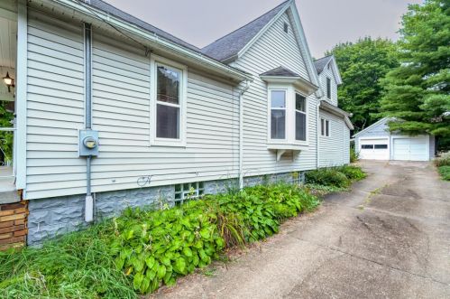 1419 Valley Ave, Grand Rapids MI 49504-2949 exterior