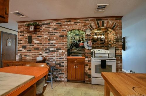 9 Hamilton Ct, Enfield CT 06082-3910 exterior