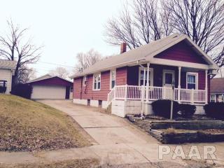 1320 Charlotte St, Pekin, IL 61554-3664
